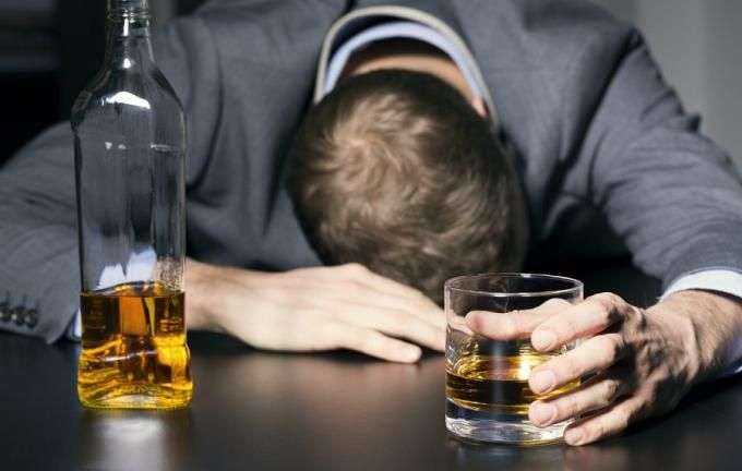 سر درد ناشی از نوشیدن الکل