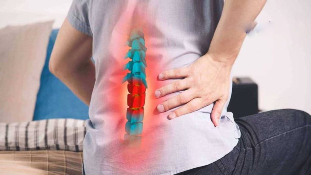 ضرورت عمل دییسک آسیب دیده مشکل دیسک کمر و درمان با عمل کردن