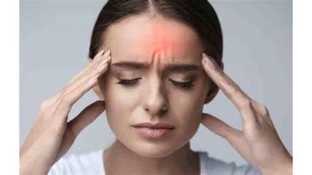خانمی که سردرد میگرنی دارد