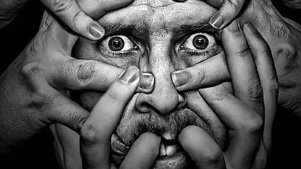 وسواس فکری مردی که دچار وسواس فکری زیاد است