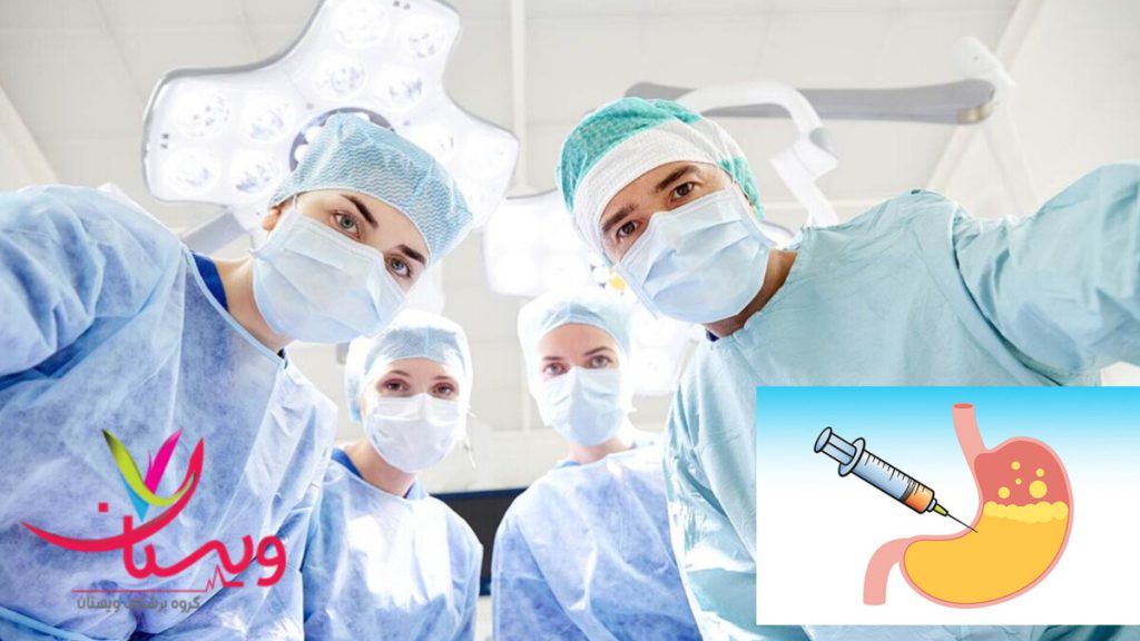 متخصصین بوتاکس معده متخصصین بوتاکس معذه با لباس مخصوص جراحی در اتاق عمل