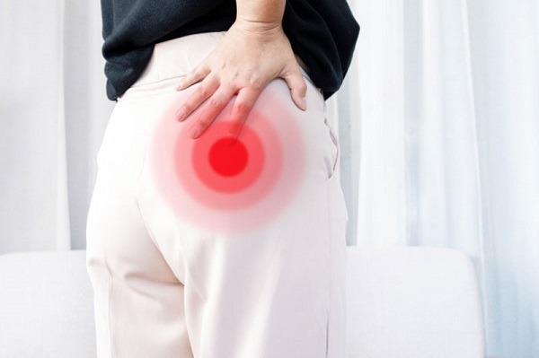 از علایم سیاتیک درد شدید پای راست است. دیسک کمر و سیاتیک