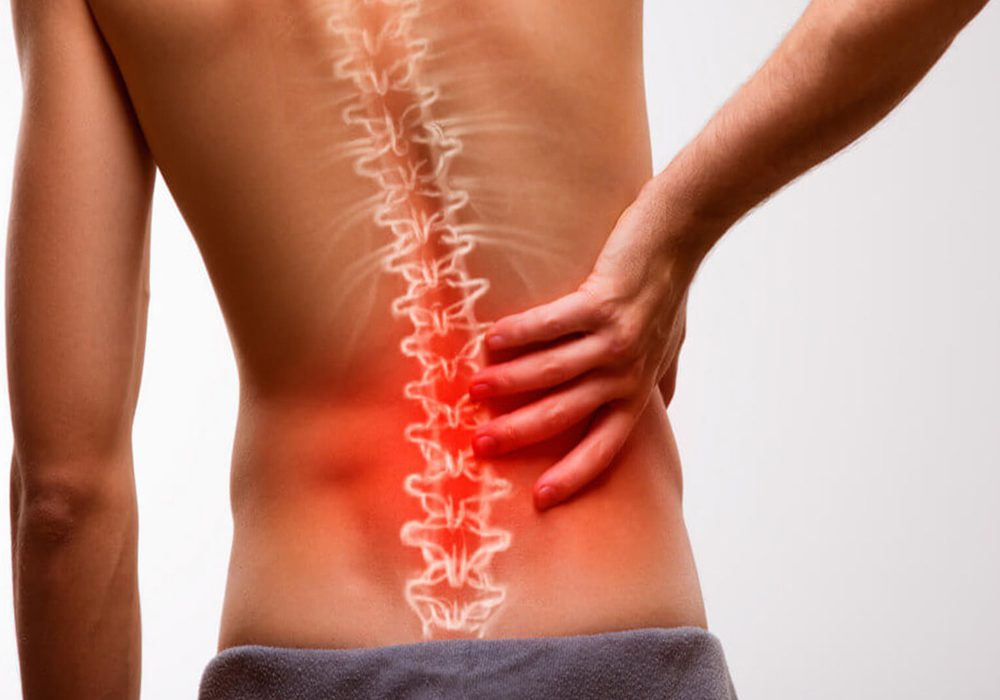 بیمار هنگام ایستادن درد بیشتری را احساس می کند. کمر درد مزمن