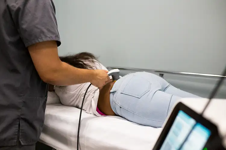 فیزیوتراپی برای کاهش درد دنبالچه مفید است. درد دنبالچه