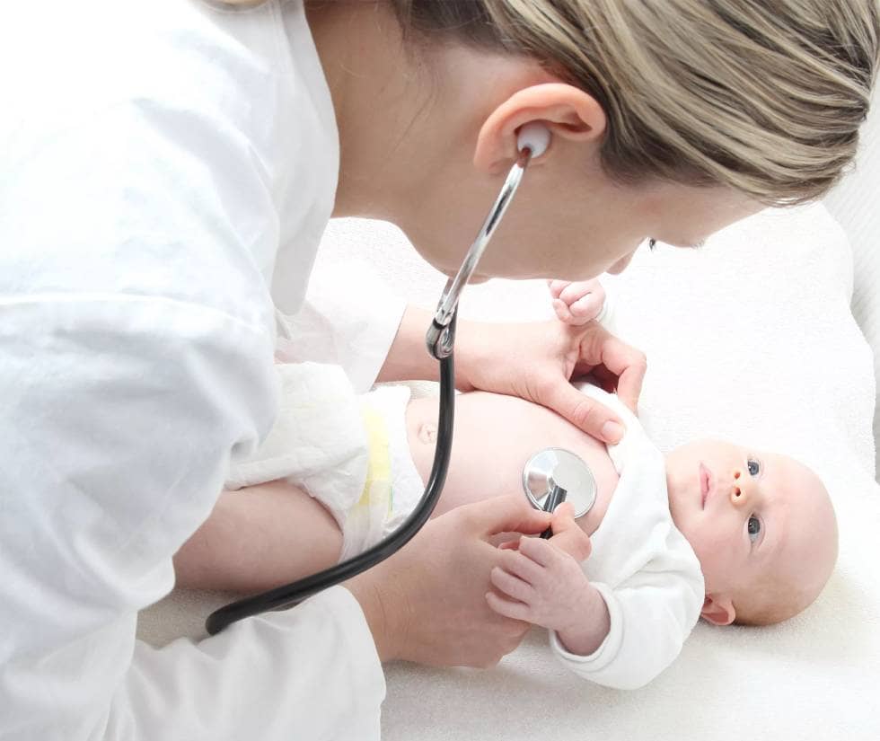 هنگام انجام اکوی قلب نوزاد از ژل مخصوص استفاده می کنند. انجام اکوی قلب نوزاد یم امری ضروری است.